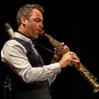 El saxofonista Emiliano Barri se presentará junto a las Orquestas de la Escuela Re si en la EPP N°63